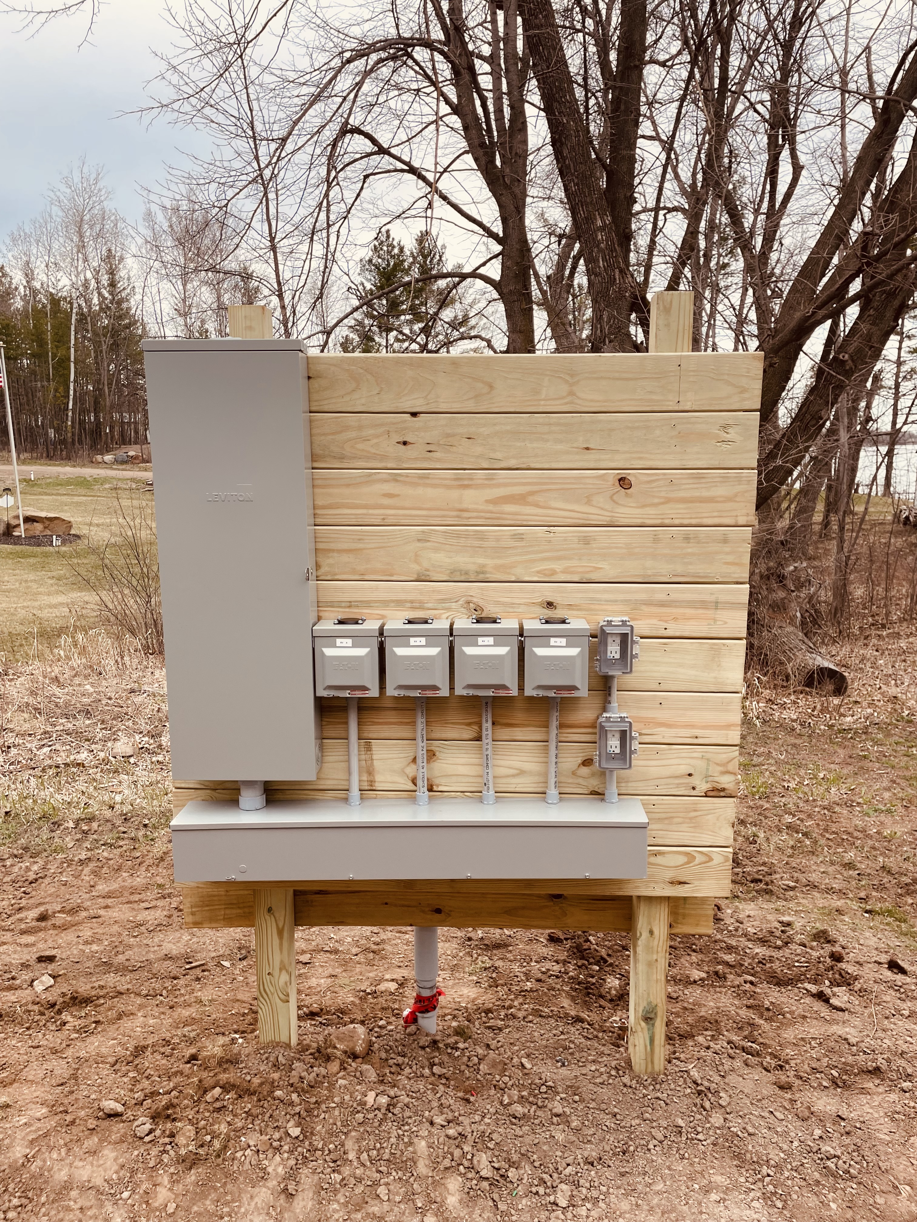 Commercial outdoor electrical power installation